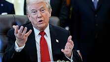 Donaldas Trumpas / Aaron Schwartz - Pool via CNP / ZUMAPRESS.com