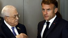 Mahmudas Abbasas ir Emmanuelis Macronas / YOAN VALAT / AFP
