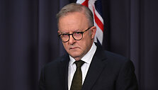 Anthony Albanese / LUKAS COCH / via REUTERS
