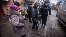 Ukrainiečiai evakuoja Sumų regiono gyventojus / Francisco Richart / ZUMAPRESS.com