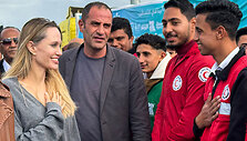 Angelina Jolie apsilankė Egipto pusėje esančiame Gazos Ruožo Rafacho pasienio punkte / - / AFP