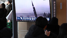 &Scaron;iaurės Korėjos balistinės raketos paleidimas / JUNG YEON-JE / AFP