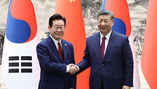 Lee Jae-myungas su Xi Jinpingu /  / AP