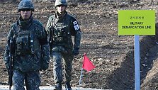 Ties demarkacine linija / KIM MIN-HEE / AFP
