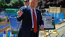 Donaldas Trumpas / Samuel Corum - Pool via CNP / ZUMAPRESS.com
