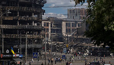 Rusijos smūgių Kyjive padariniai / Viacheslav Ratynskyi / REUTERS