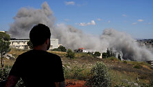 Dūmai Libane po Izraelio smūgių / Stringer / REUTERS
