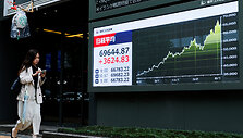 Kim Kyung-Hoon / REUTERS