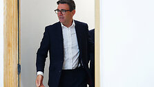Andy Burnhamas / HANNAH MCKAY / AFP