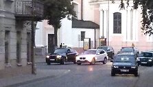 BMW prie bažnyčios