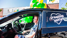 Pirmąjį &bdquo;Iki&ldquo; žaidimo visureigį &bdquo;Toyota RAV4 Hybrid&ldquo; laimėjo vaikų darželio auklėtoja i&scaron; Klaipėdos