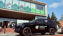 Antrajai &bdquo;Iki&ldquo; žaidimo laimėtojai įteikti įspūdingo visureigio &bdquo;Toyota RAV4 Hybrid&ldquo; rakteliai 