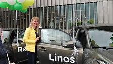 Neregėtos automobilių dalybos: &bdquo;Iki&ldquo; gimtadienio loterijos laimėtojams įteikti 8 visureigių rakteliai