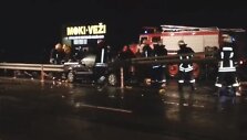 Kelio atitvaro konstrukcija pervėrė golfą per saloną. Įvykio vietoje dirbo didžiulės gelbėtojų pajėgos