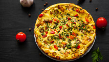 Omletas su &scaron;onine, pievagrybiais ir bulvėmis