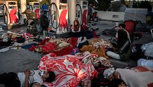 Migrantai po gaisro Morijos stovykloje