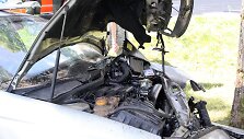 Nuo kelio nuvažiavo &bdquo;Opel Omega&ldquo; ir skaudžiai rėžėsi į medį
