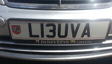 Emigranto Justino automobilio numeris