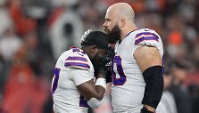 &bdquo;Buffalo Bills&ldquo; žaidėjai verkia po komandos draugo nelaimės
