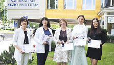 Nacionalinio vėžio instituto darbuotojos &ndash; dr. Birutė Brasiūnienė, dr. Rasa Sabaliauskaitė, Nijolė Zadoreckaitė, Janina Buterlevičiūtė bei Jolanta A&scaron;embergienė.