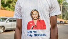 Reckya Madougou atvaizdas ant mar&scaron;kinėlių