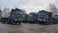 Lietuvos kariuomenei perduoti sunkvežimiai ir mikroautobusai