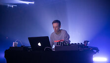 &bdquo;Ten Walls&ldquo; debiutinio albumo pristatymo akimirka