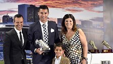 Cristiano Ronaldo su mama ir sūnumi
