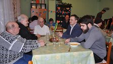 Labdaringų valgyklų lankytojams vai&scaron;es surengė labdaros fondas &bdquo;Maisto bankas&ldquo;