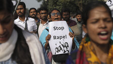 Studentės i&scaron;žaginimas įžiebė protestus Banglade&scaron;o sostinėje