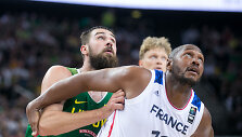 Jonas Valančiūnas ir Borisas Diaw