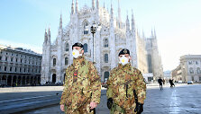Milano katedrą saugo kaukes dėvintys kariai. Katedrą nuspręsta uždaryti lankytojams