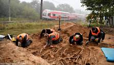 Archeologai Lazdėnuose aptiko 14 karių palaikų bendrame kape