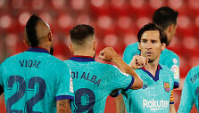 Lionelis Messi, Jordi Alba ir Arturo Vidalis
