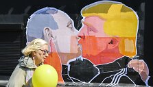 Grafitis su Donaldo Trumpo ir Vladimiro Putino bučiniu