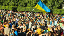 &bdquo;Keliu vėliavą už Ukrainą NATO&ldquo; maratono dalyvių pasitikimas Luki&scaron;kių aik&scaron;tėje