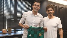 Kostas Sloukas ir &bdquo;Panathinaikos&ldquo; savininkas Dimitrias Giannakopoulas.