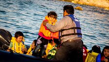 Migrantai ruo&scaron;iasi plaukti per i&scaron;orinę Europos sąjungos sieną