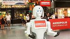 Konsultante dirbanti robotė humanoidė Kiki