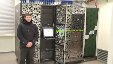 Jonas Frenukevičius prie Vilniaus universiteto superkompiuterio &bdquo;HPC Saulėtekis&ldquo;