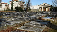 Prancūzijoje vėl i&scaron;niekintos žydų kapinės