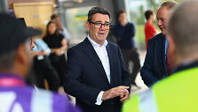 Andy Burnhamas / AP