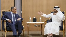 Sergejus Lavrovas ir JAE užsienio reikalų ministras &scaron;eichas Abdullah bin Zayed Al Nahyanas
