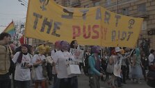Filmo  &bdquo;Pussy Riot: pasirodymas ir bausmė&ldquo; stop kadras
