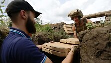 Ukrainos karo veteranai maitina kareivius kar&scaron;tuosiuose ta&scaron;kuose