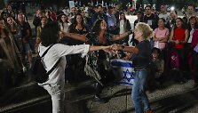 Izraeliečiai džiaugiasi i&scaron;girdę, kad &bdquo;Hamas&ldquo; paleido įkaitus