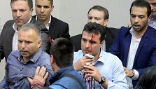Makedonijoje protestuotojai &scaron;turmavo parlamentą