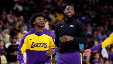 Bronny ir LeBronas Jamesai