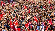 Turkijoje &bdquo;vienybės&ldquo; mitingas pasmerkė perversmą