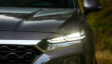 Naujas &bdquo;Hyundai Santa Fe&ldquo; pirmiausia tiems, kam nerūpi ženkliukai